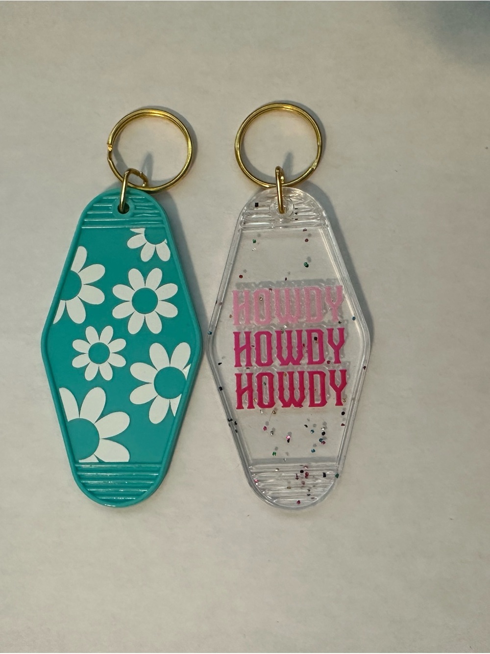 Retro Motel Keychain Pair - Turquoise Daisy & Clear 'HOWDY'